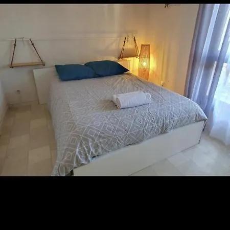 Daire Vue Ocean T3 Climatise Entierement Renove Acces A Pied 3 E Etage Sans Ascenseur
